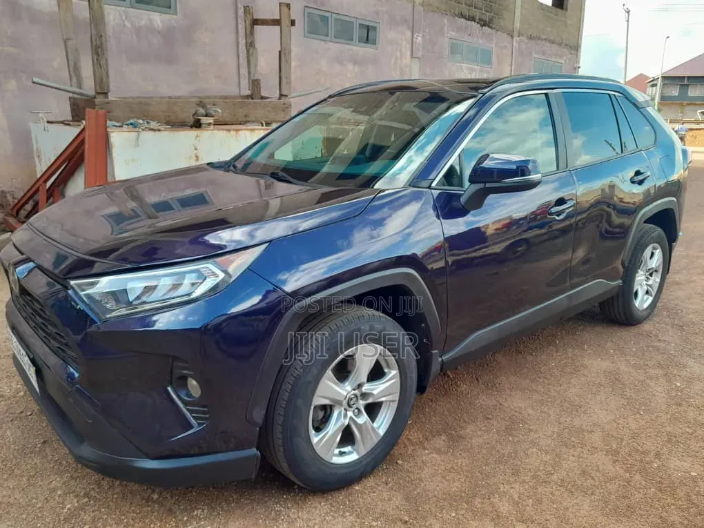 Toyota RAV4 2021 Blue
