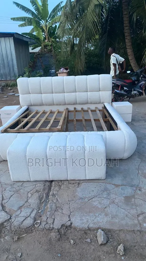 Well Arrange King Size Bed Frame With a Side Drawers and Ottoman
