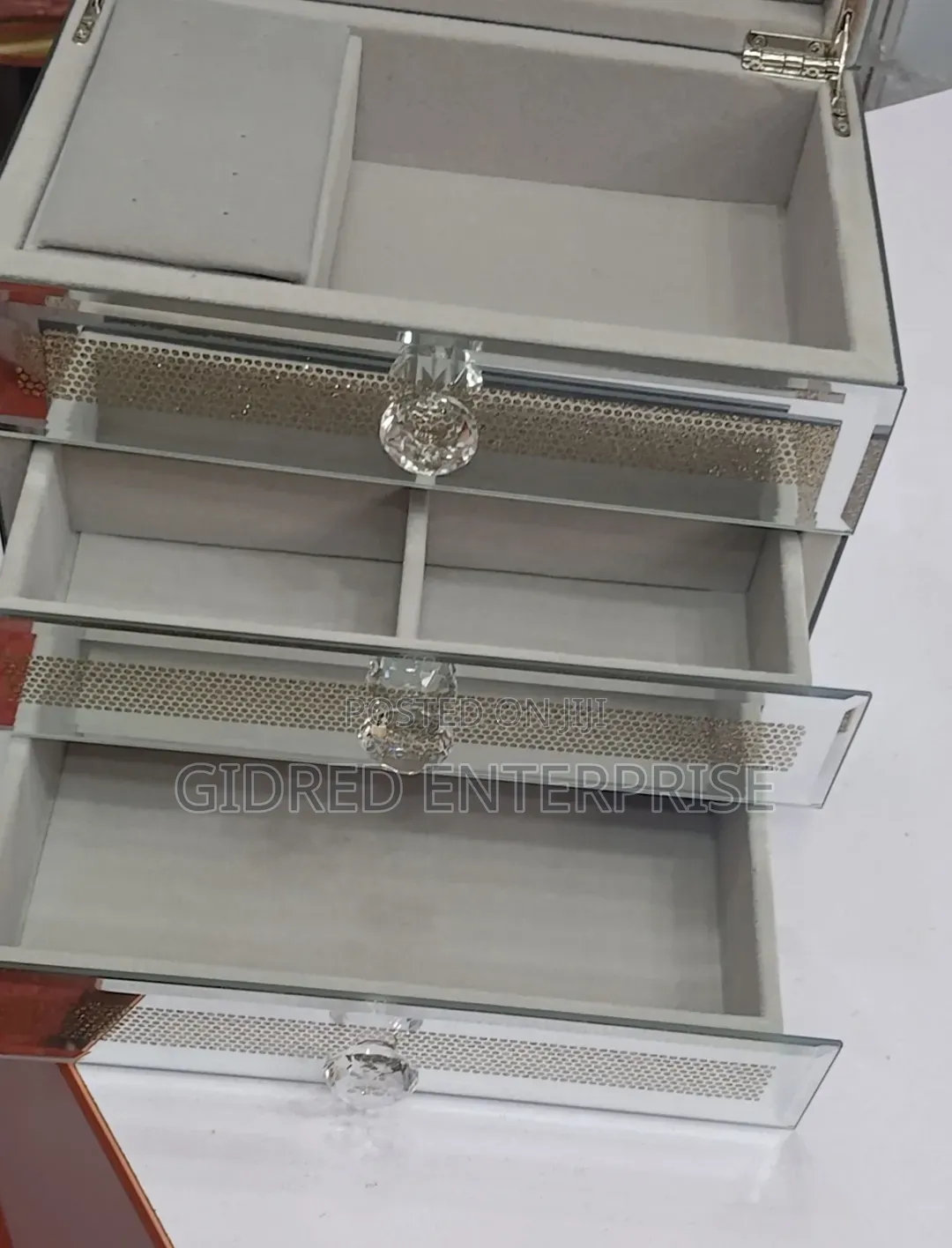 Wholesale and Retail of Quality Jewelry Organizer