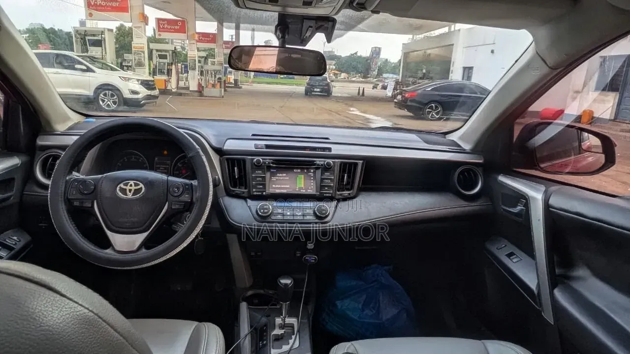 Toyota RAV4 XLE AWD (2.5L 4cyl 6A) 2017 Red