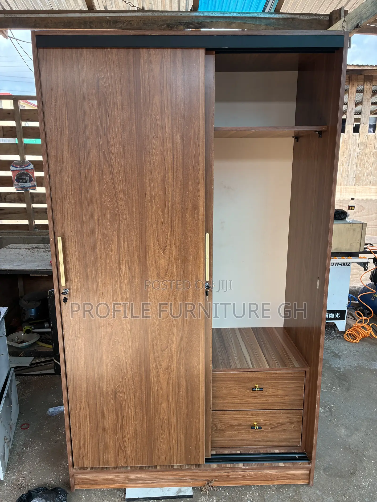 Sliding 2in1 Wardrobe in Light Brawn // Luxurious and Durable