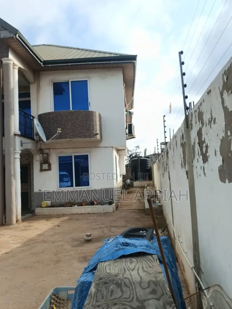 4bdrm House in Madina for sale