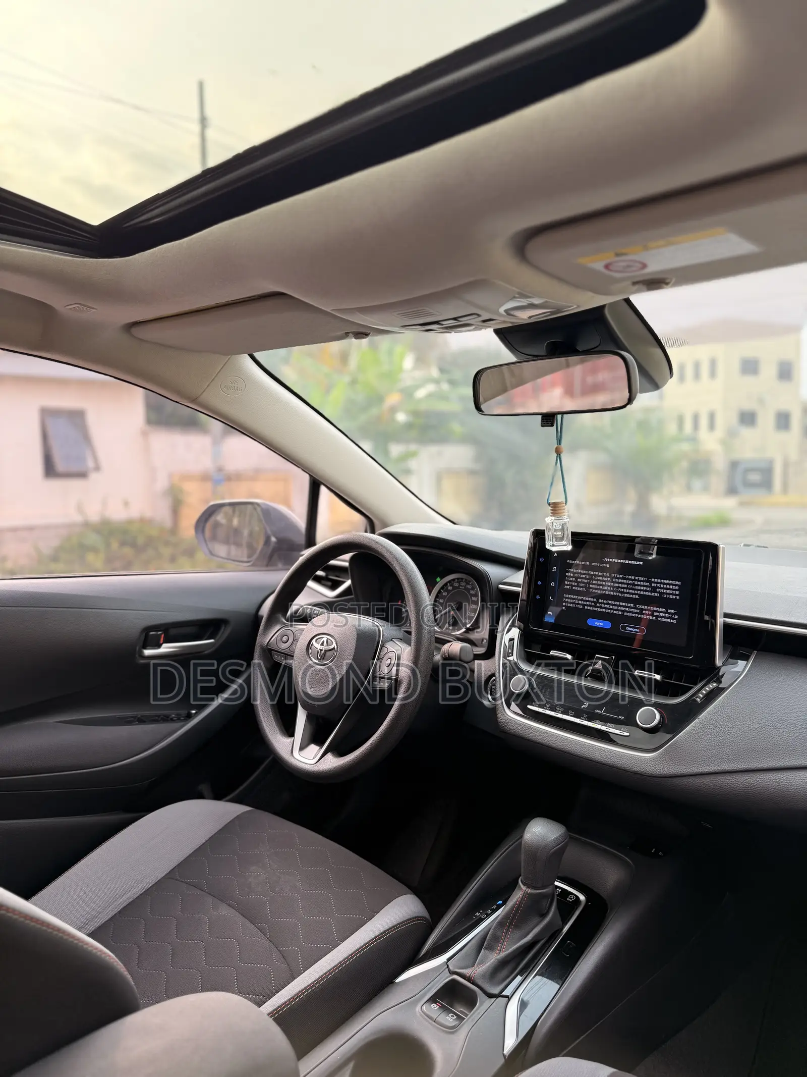 Toyota Corolla SE 2023 Gold