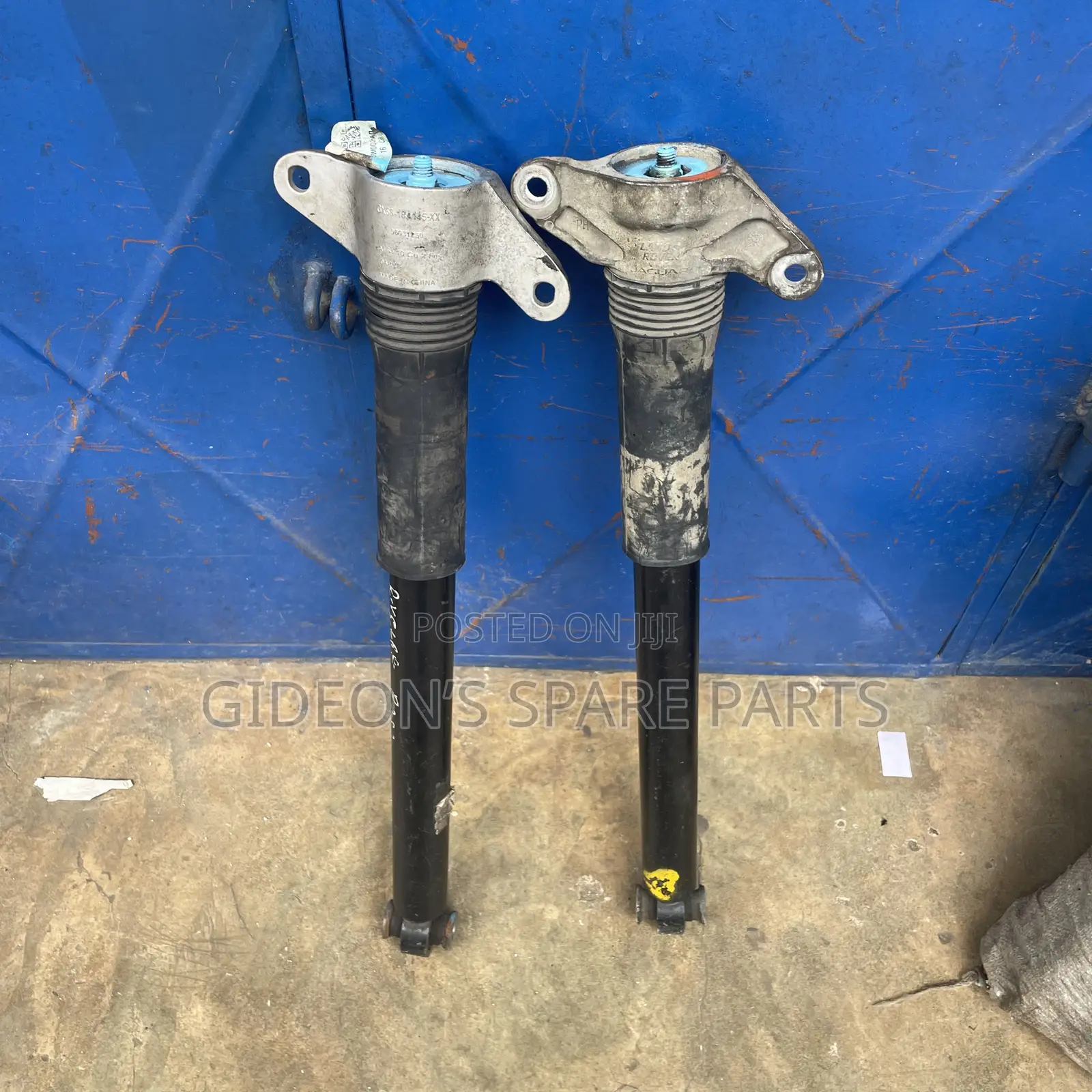 Land Rover Range Rover Velar Manual Type Back Shocks Absorbers