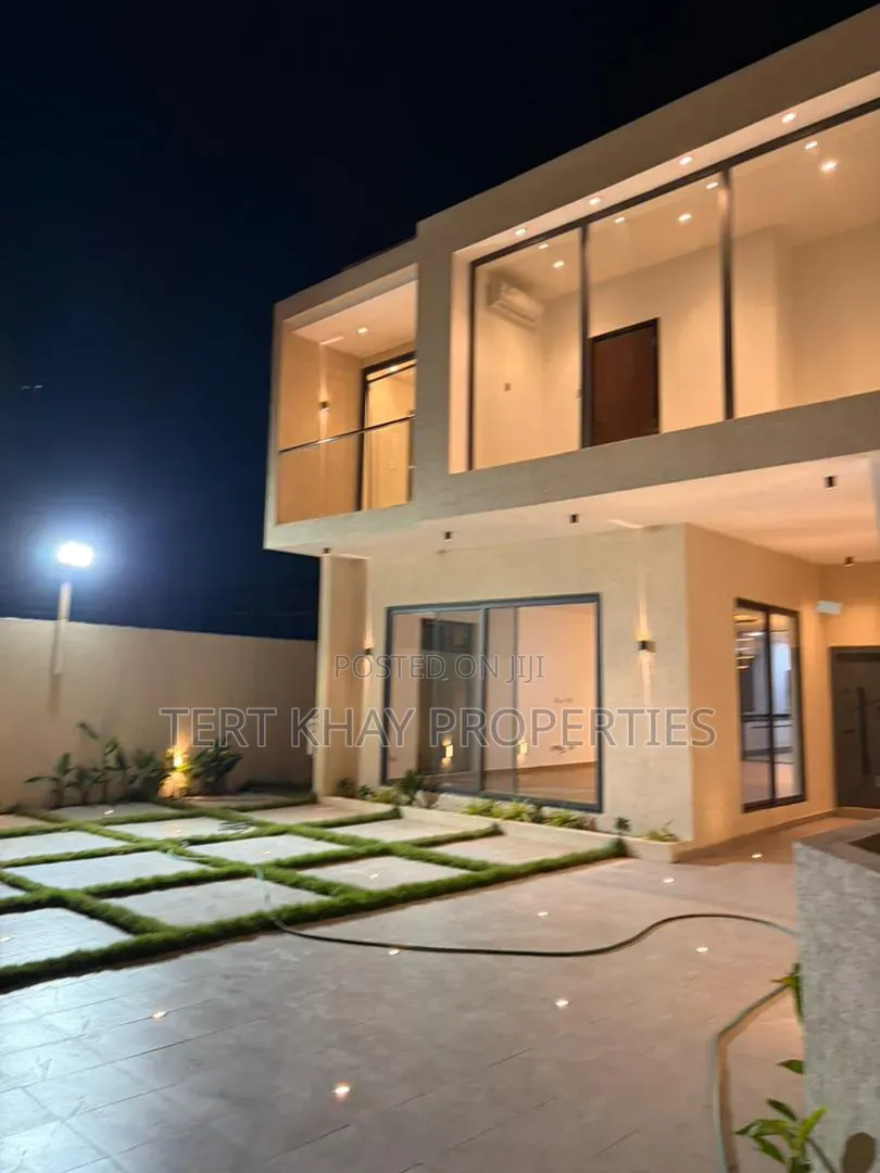 4bdrm House in Borteyman, School Junction for sale