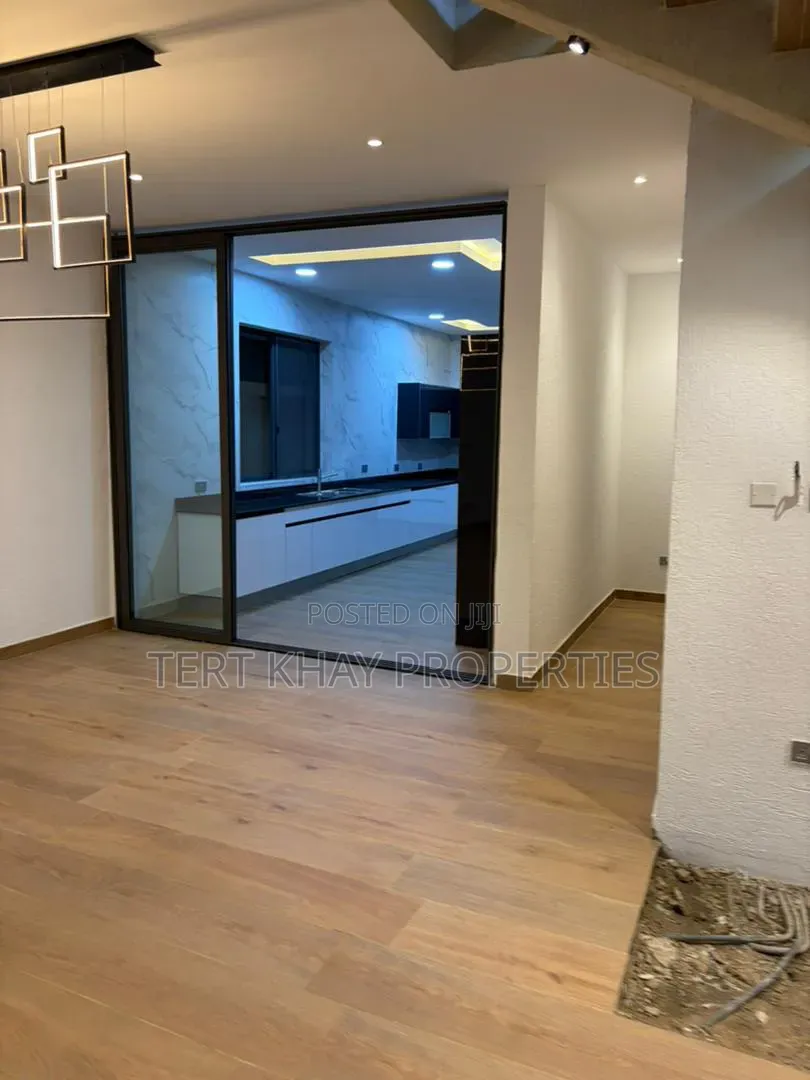 4bdrm House in Borteyman, School Junction for sale