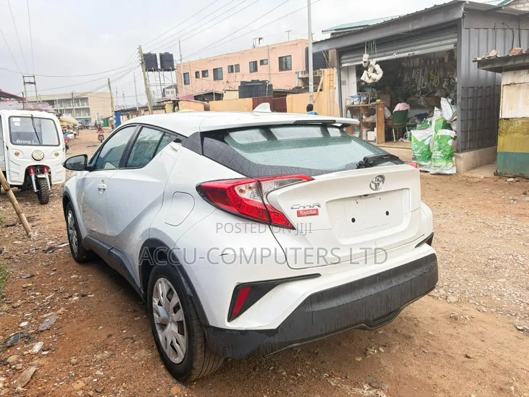 Toyota C-HR XLE FWD 2019 White