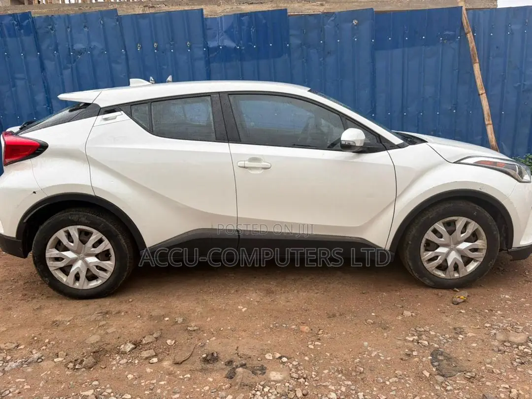 Toyota C-HR XLE FWD 2019 White