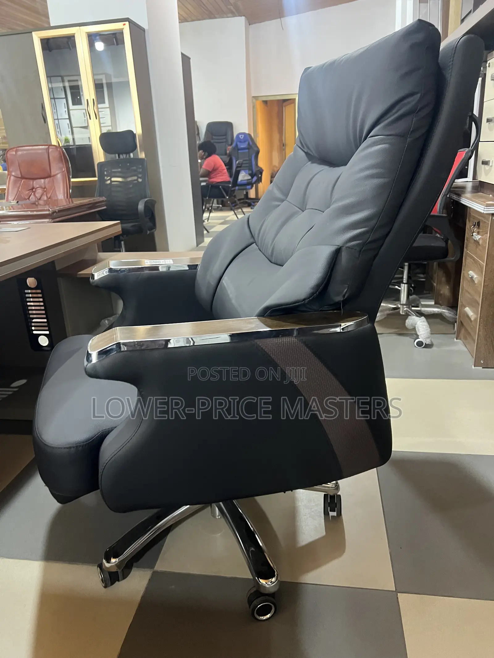 Executive / Modern Office Chair