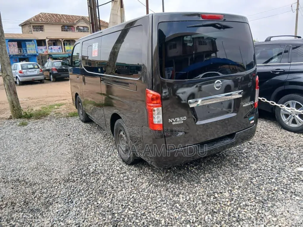 Nissan Caravan (Urvan) 2018 Black