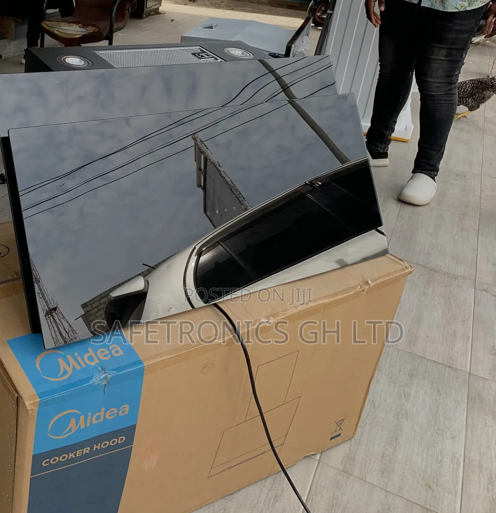 Choose Design Midea 90cm Angled Cooker Hood W/ Black Tempered Glass