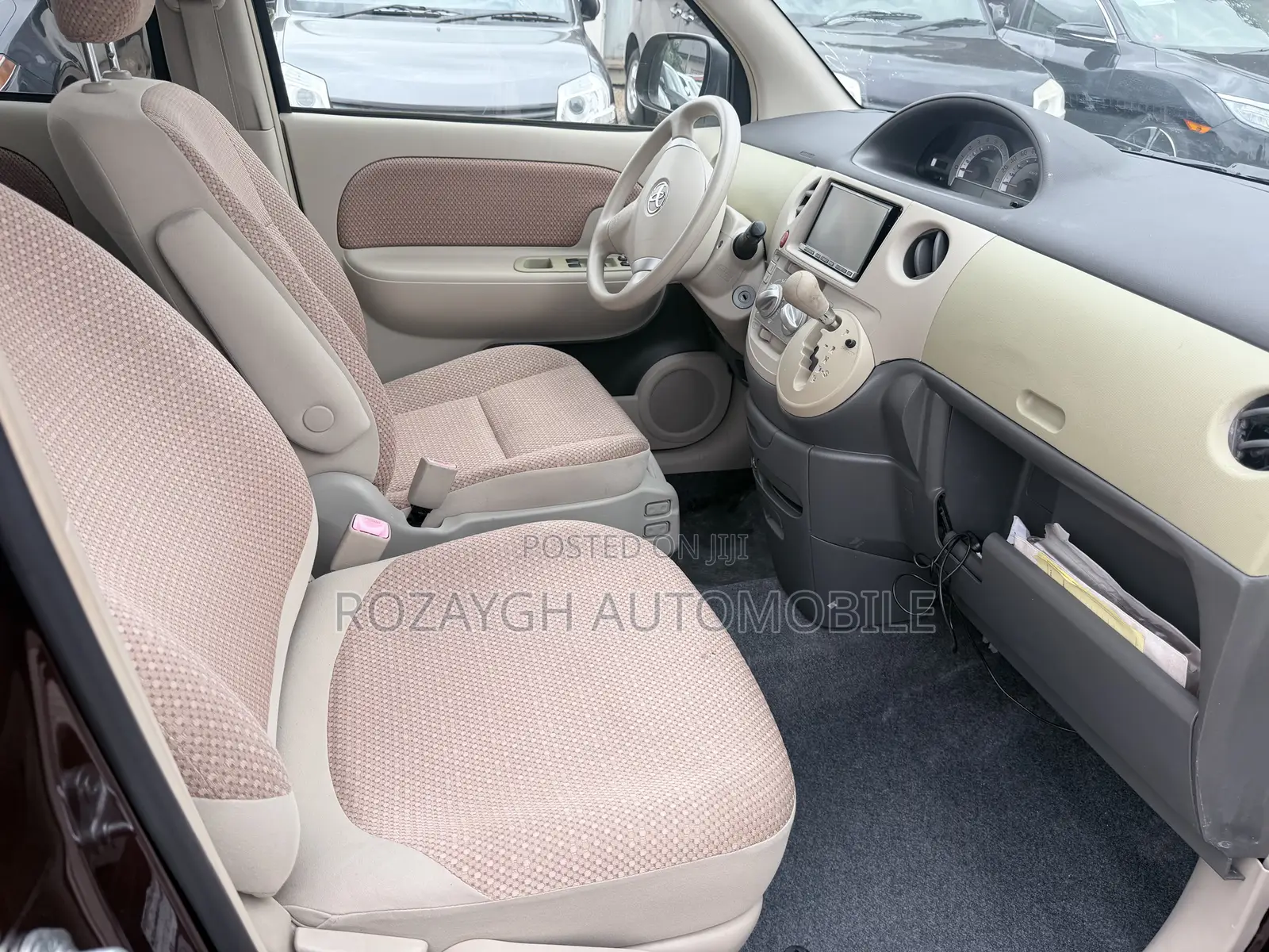 Toyota Sienta 2012 Brown