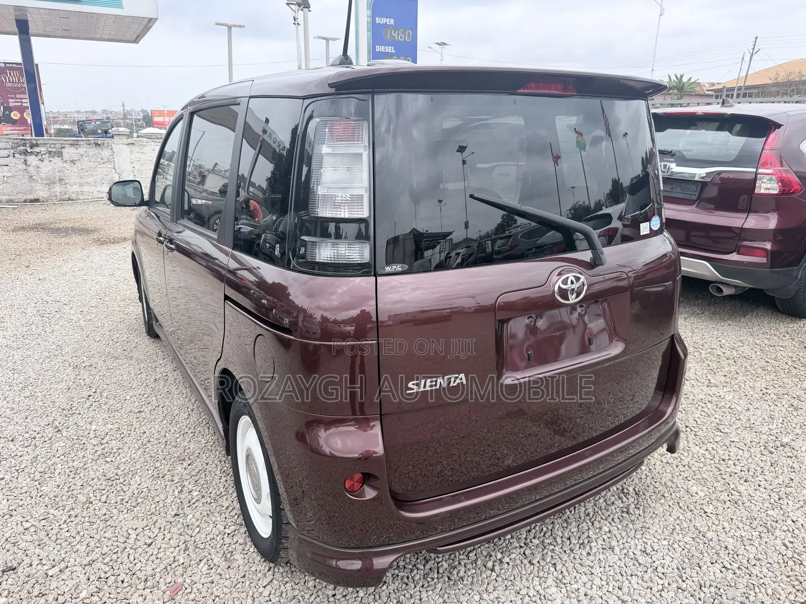 Toyota Sienta 2012 Brown