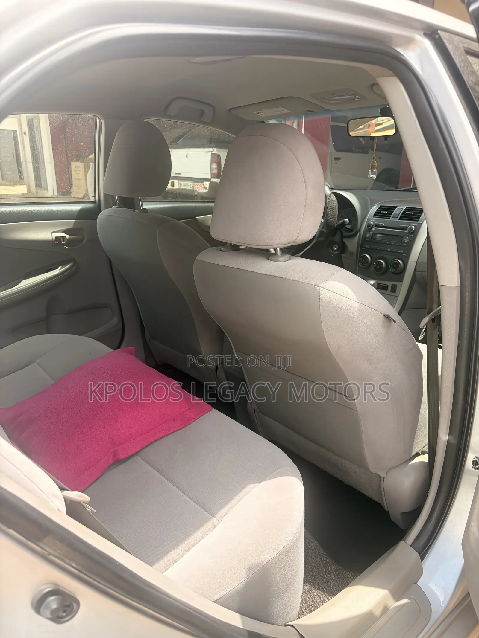 Toyota Corolla LE 4dr Sedan (1.8L 4cyl 4A) 2011 Silver