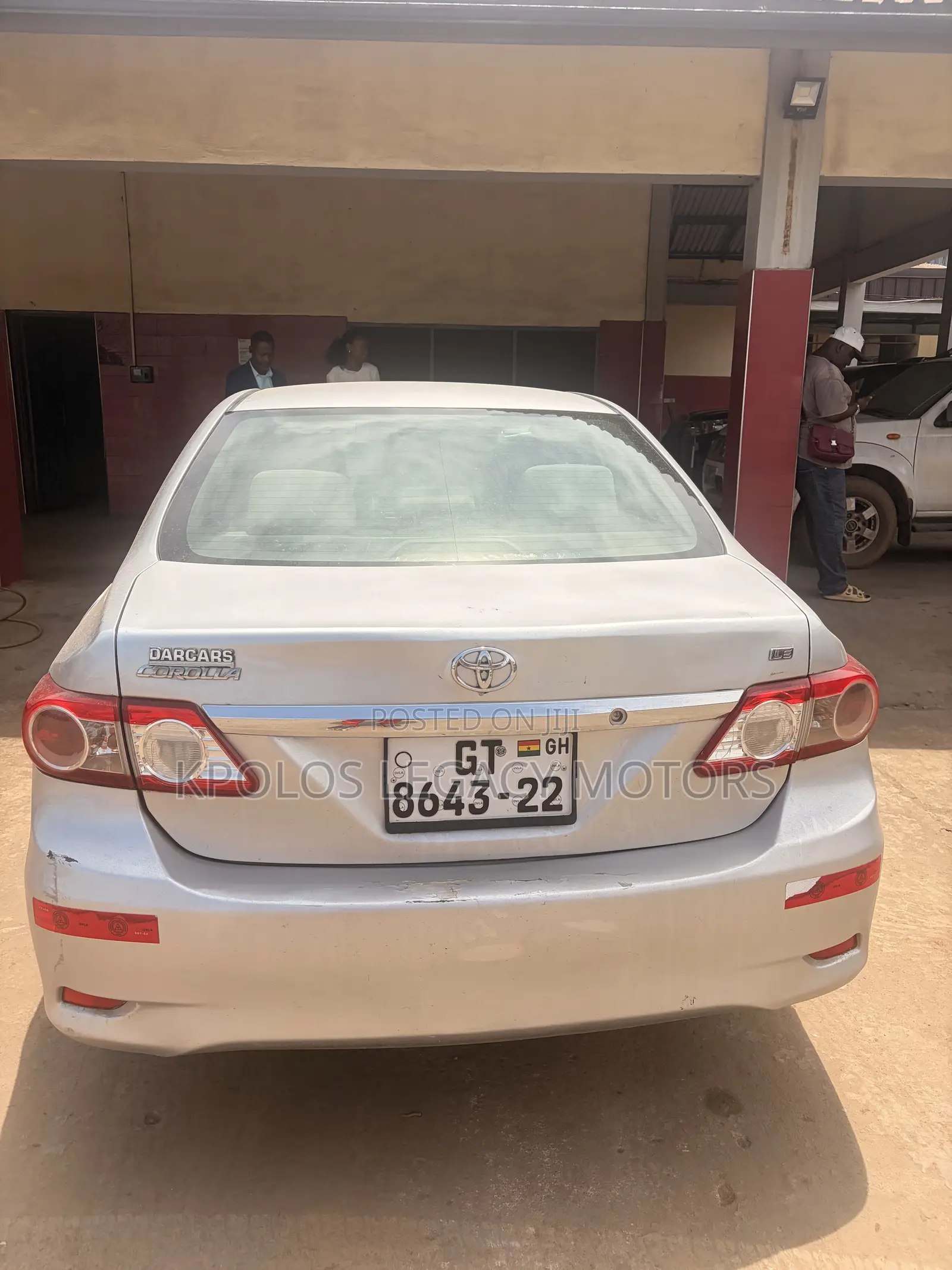 Toyota Corolla LE 4dr Sedan (1.8L 4cyl 4A) 2011 Silver