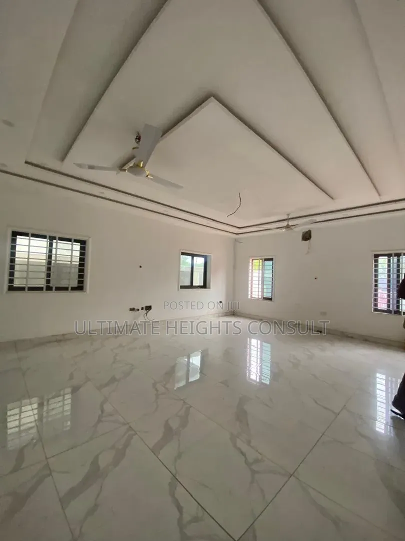 5bdrm House in Achimota Mile 7 for sale
