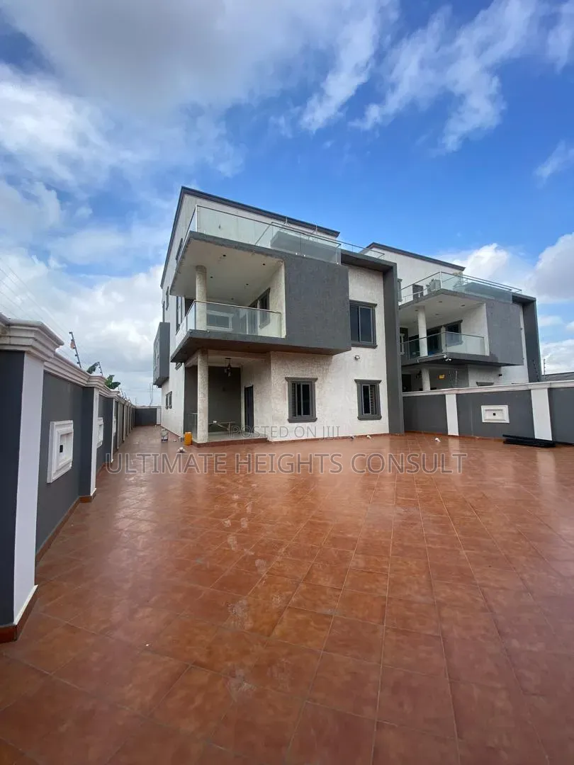 5bdrm House in Achimota Mile 7 for sale