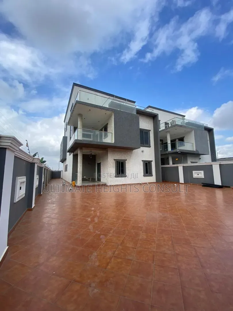 5bdrm House in Achimota Mile 7 for sale