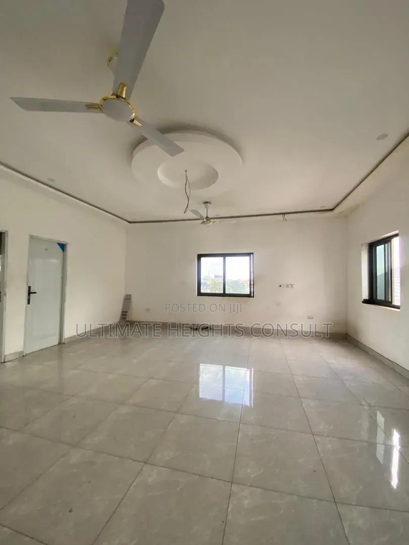 5bdrm House in Achimota Mile 7 for sale
