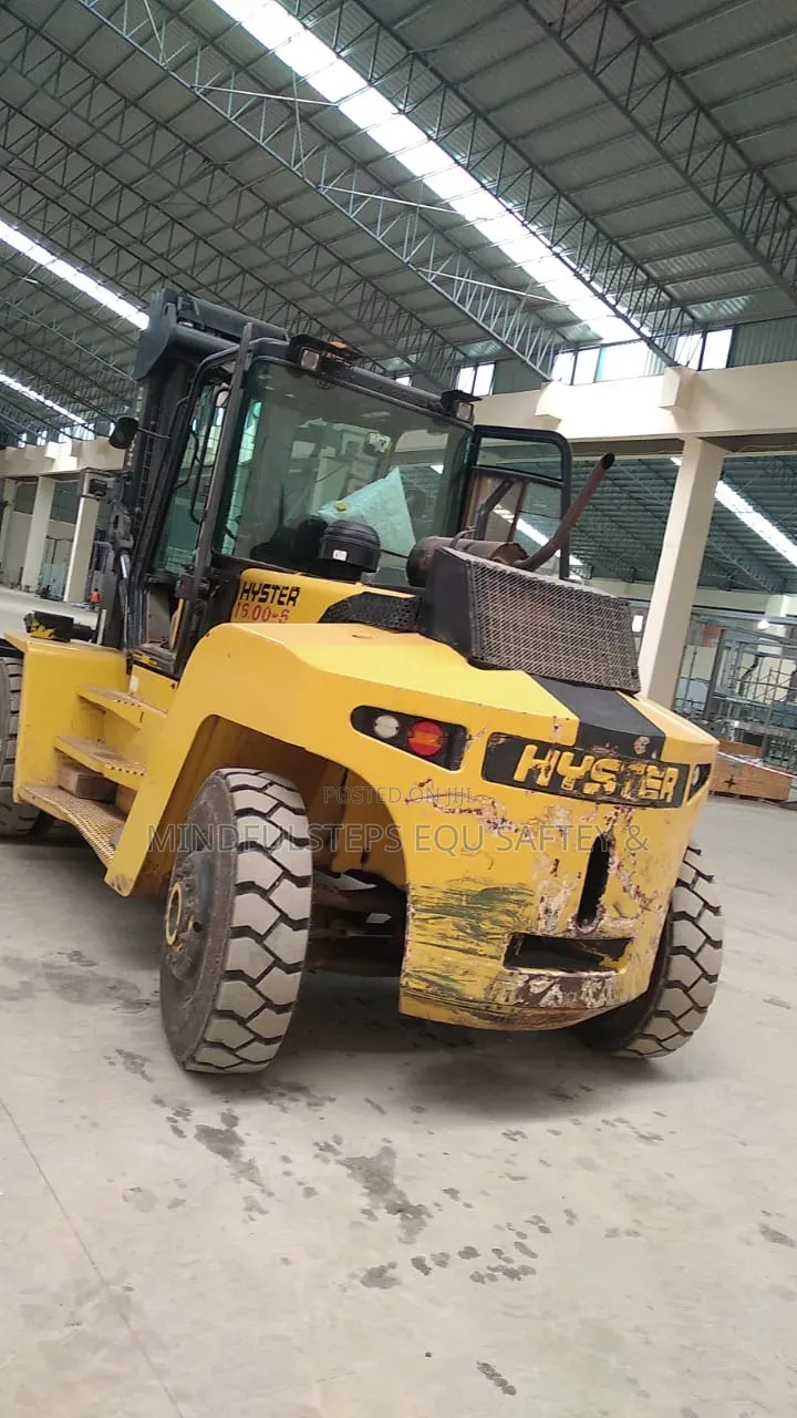 16 Tones Forklift Available for Rentals