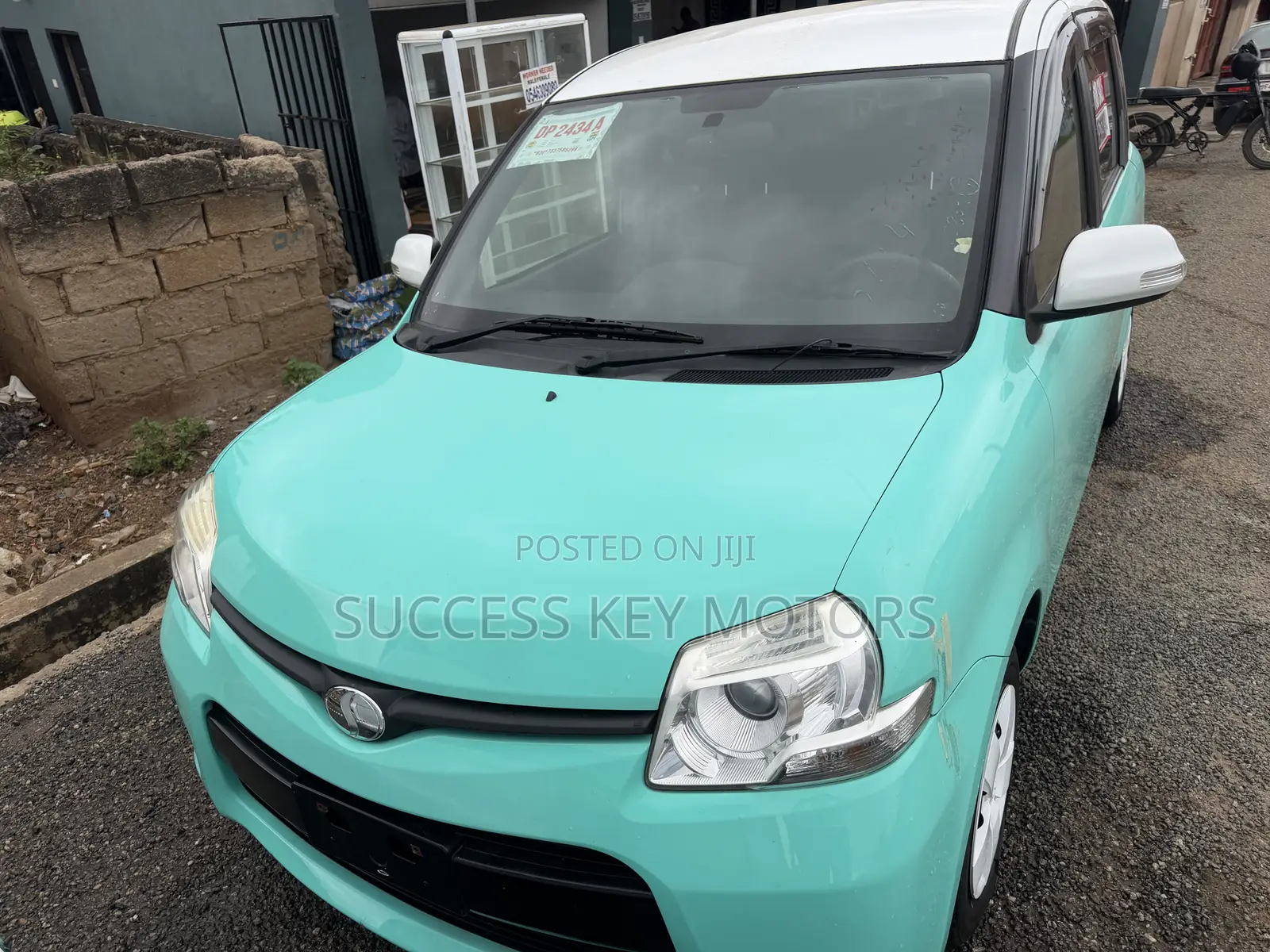 Toyota Sienta 1.5 FWD 2013 Green