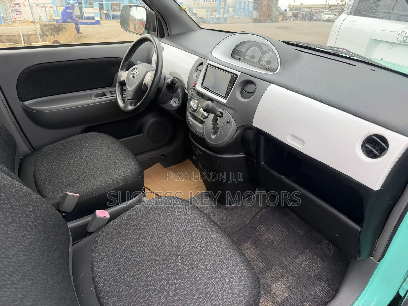 Toyota Sienta 1.5 FWD 2013 Green