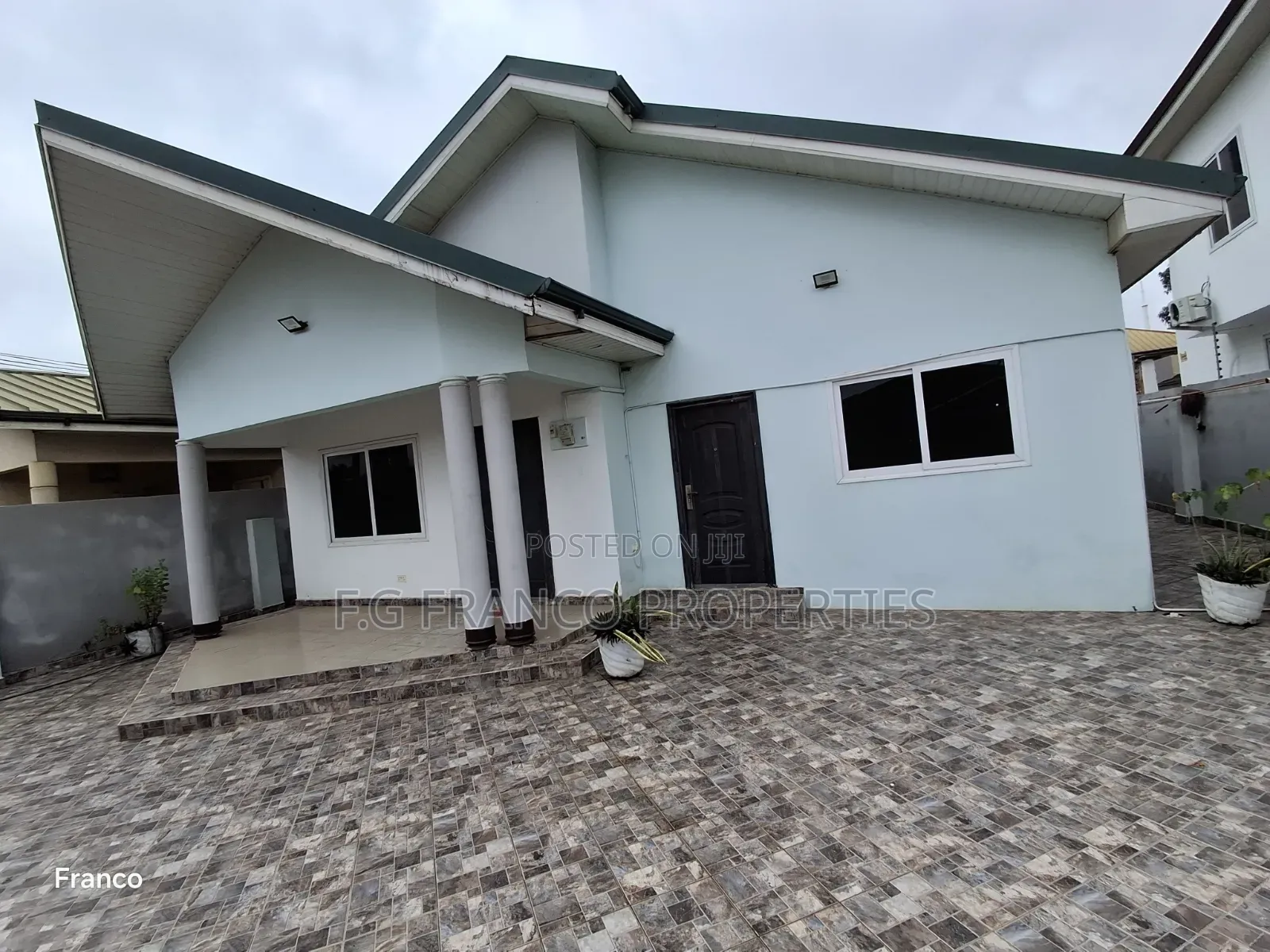 2bdrm House in Kg Franco Properties, Baatsona Total for sale