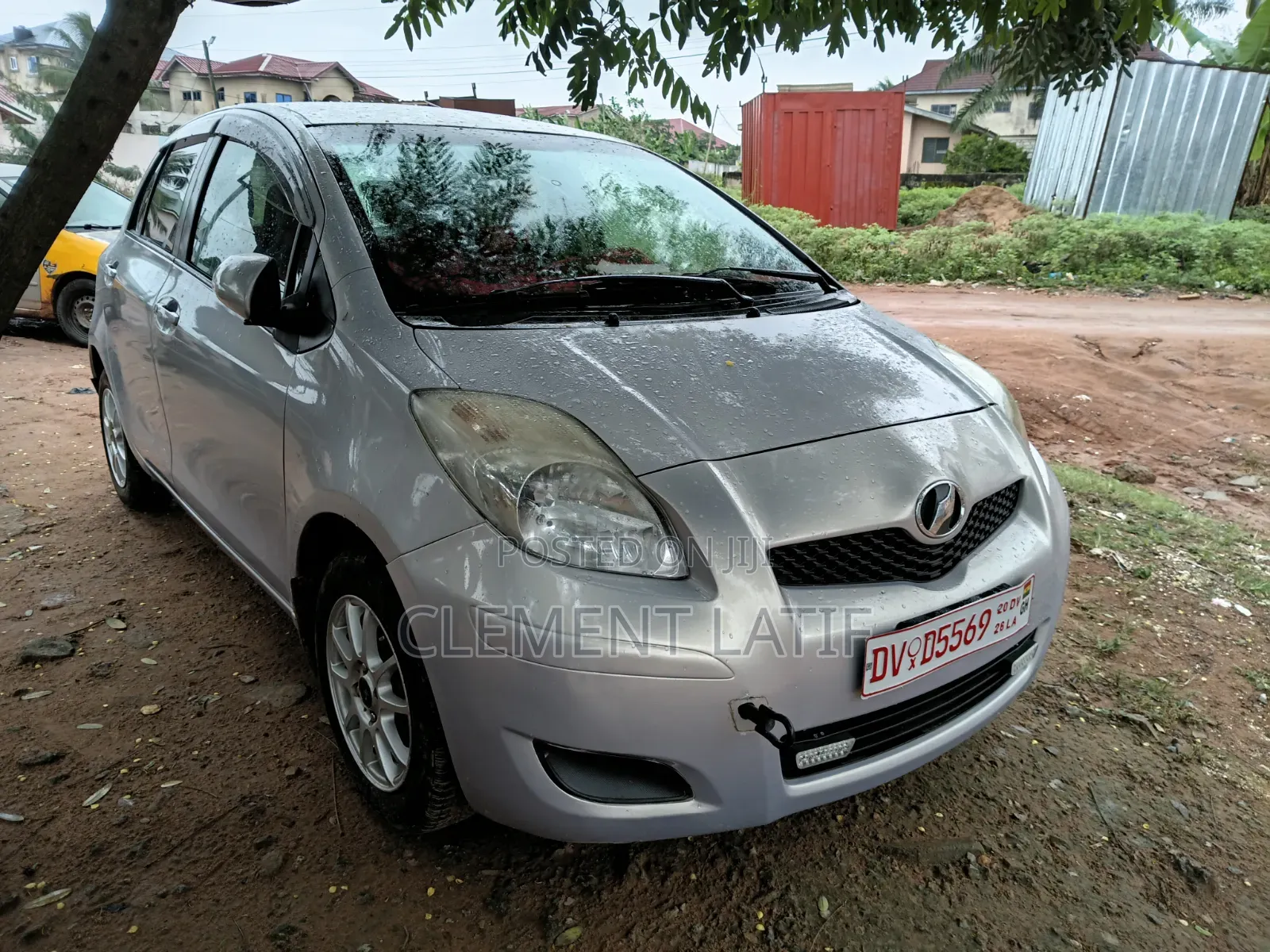 Toyota Vitz 2010 Silver