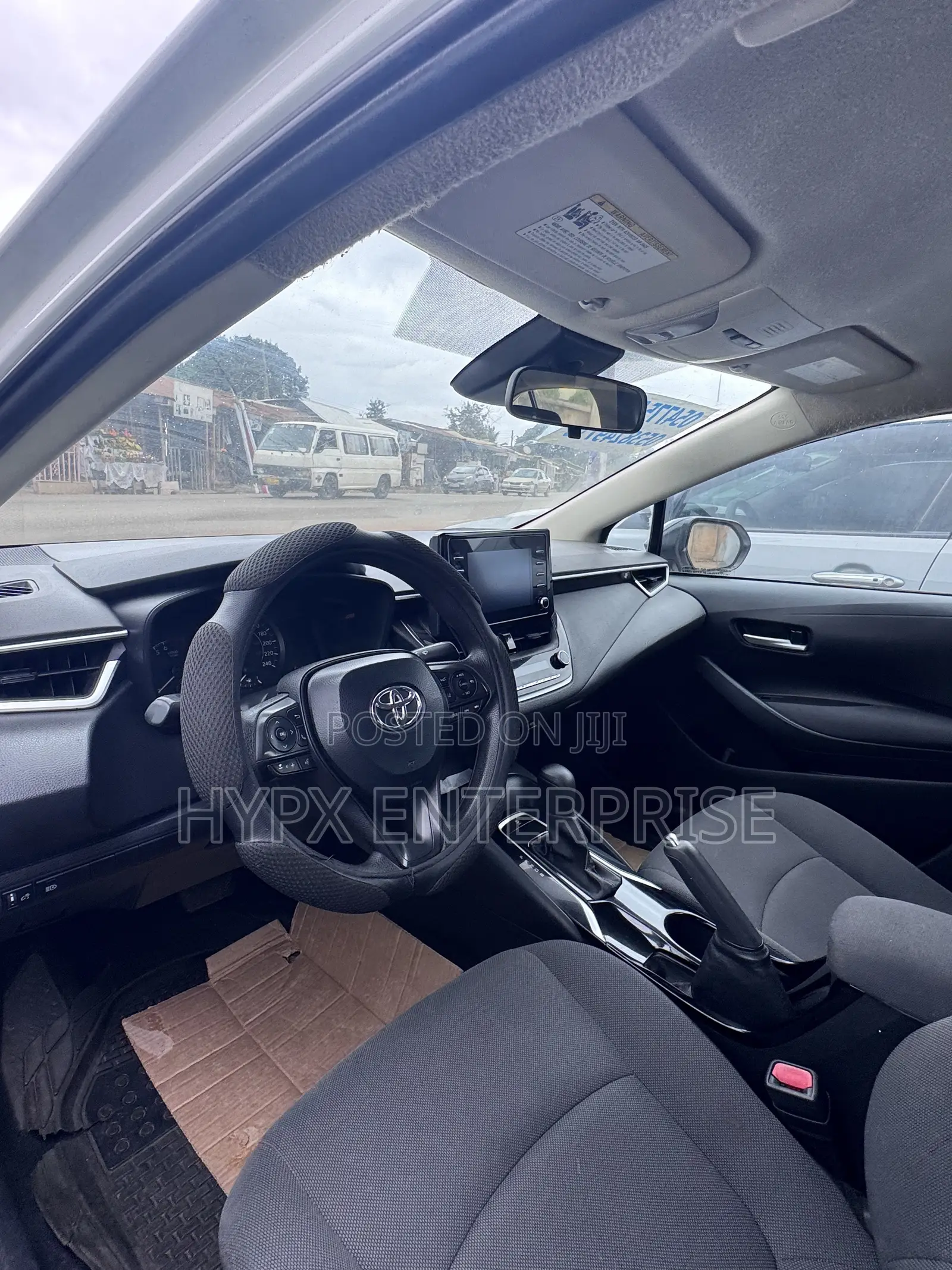 Toyota Corolla LE 2020 White