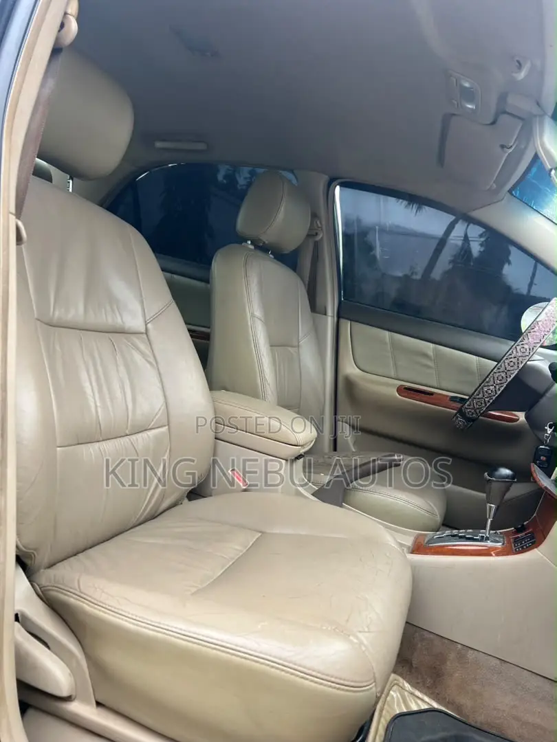 Toyota Corolla Altis 2013 Gold