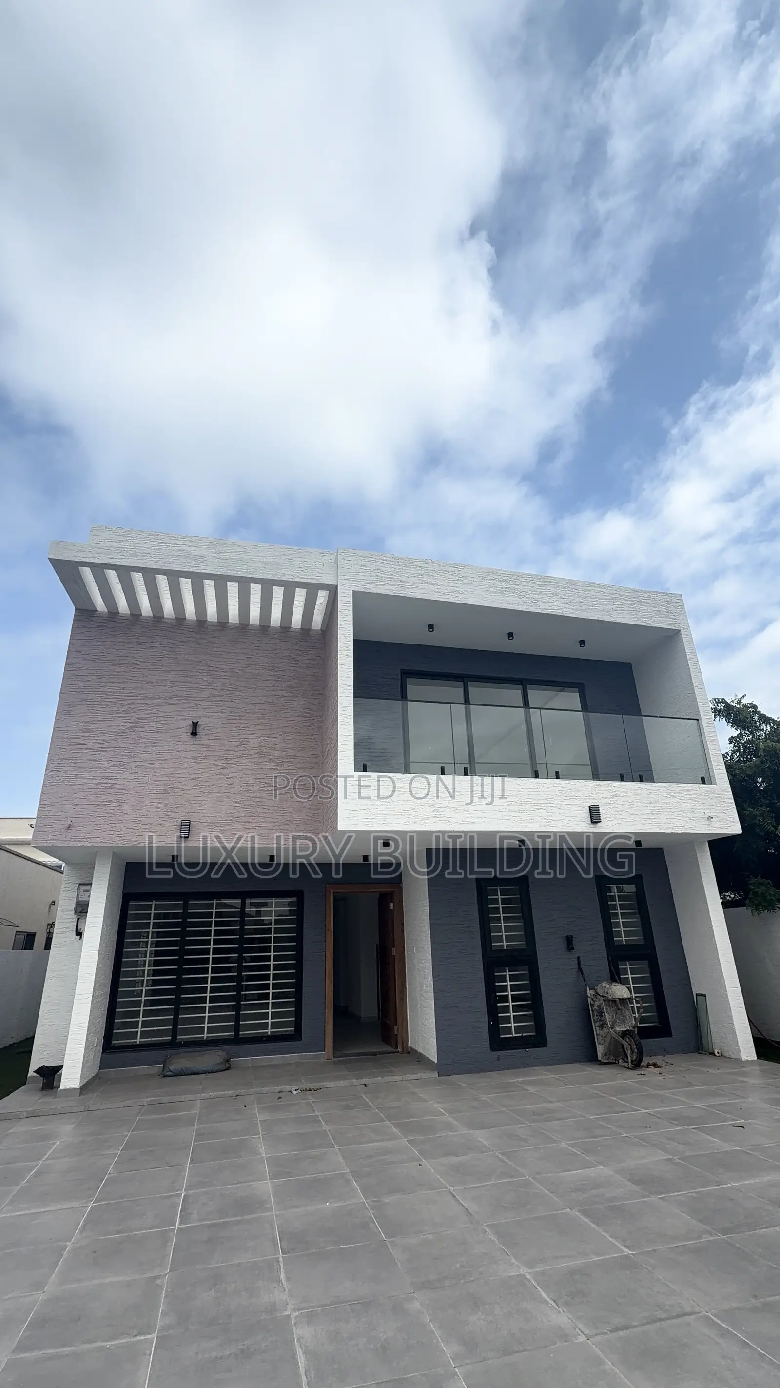 4bdrm House in Sakumono for sale