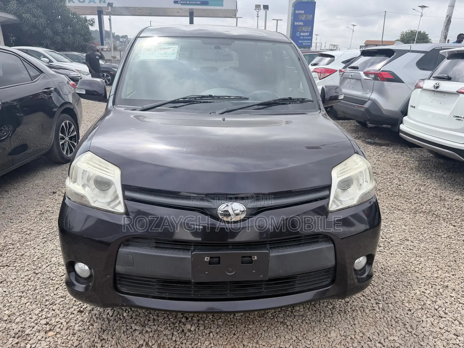 Toyota Sienta 2013 Brown