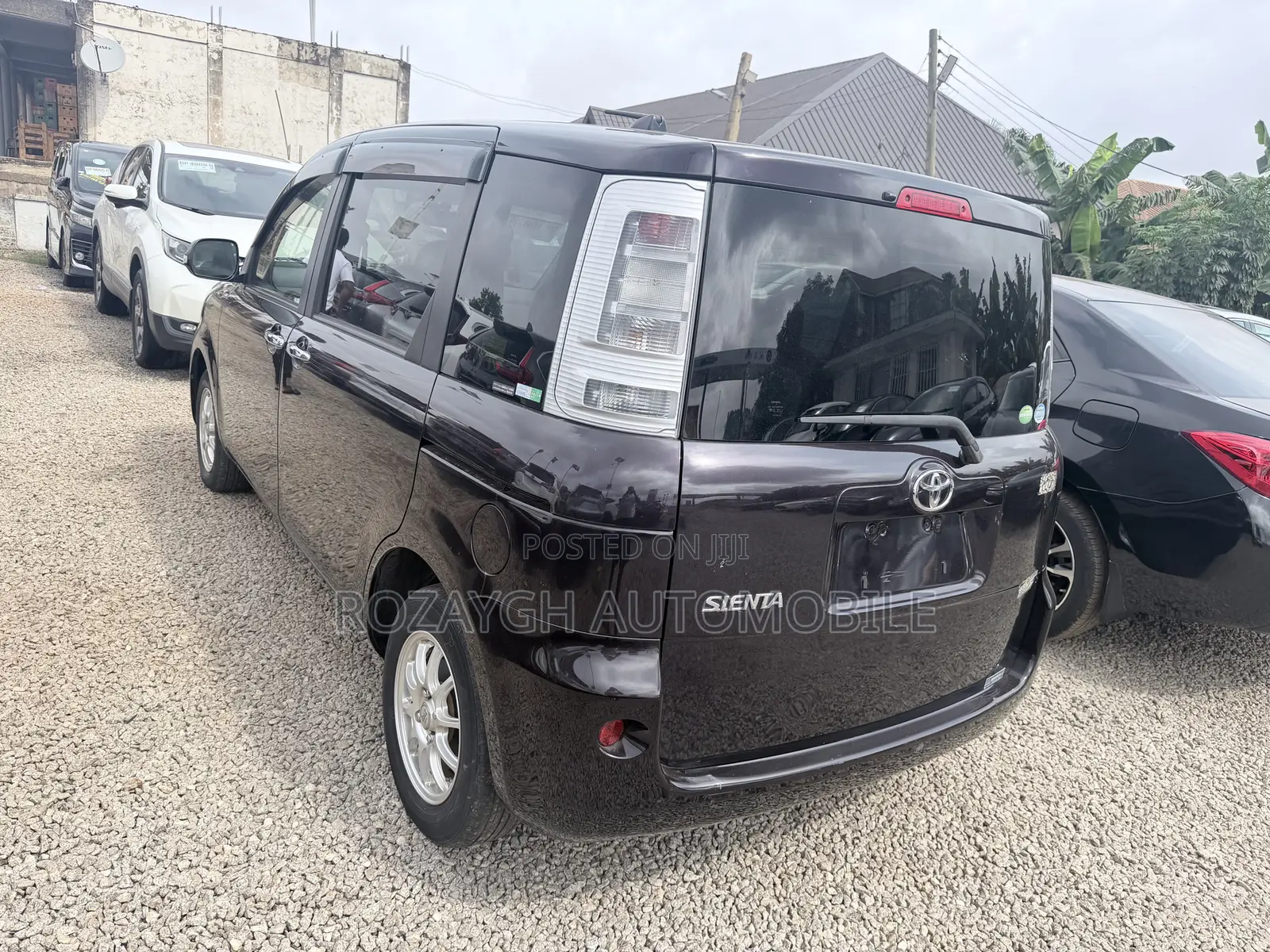Toyota Sienta 2013 Brown