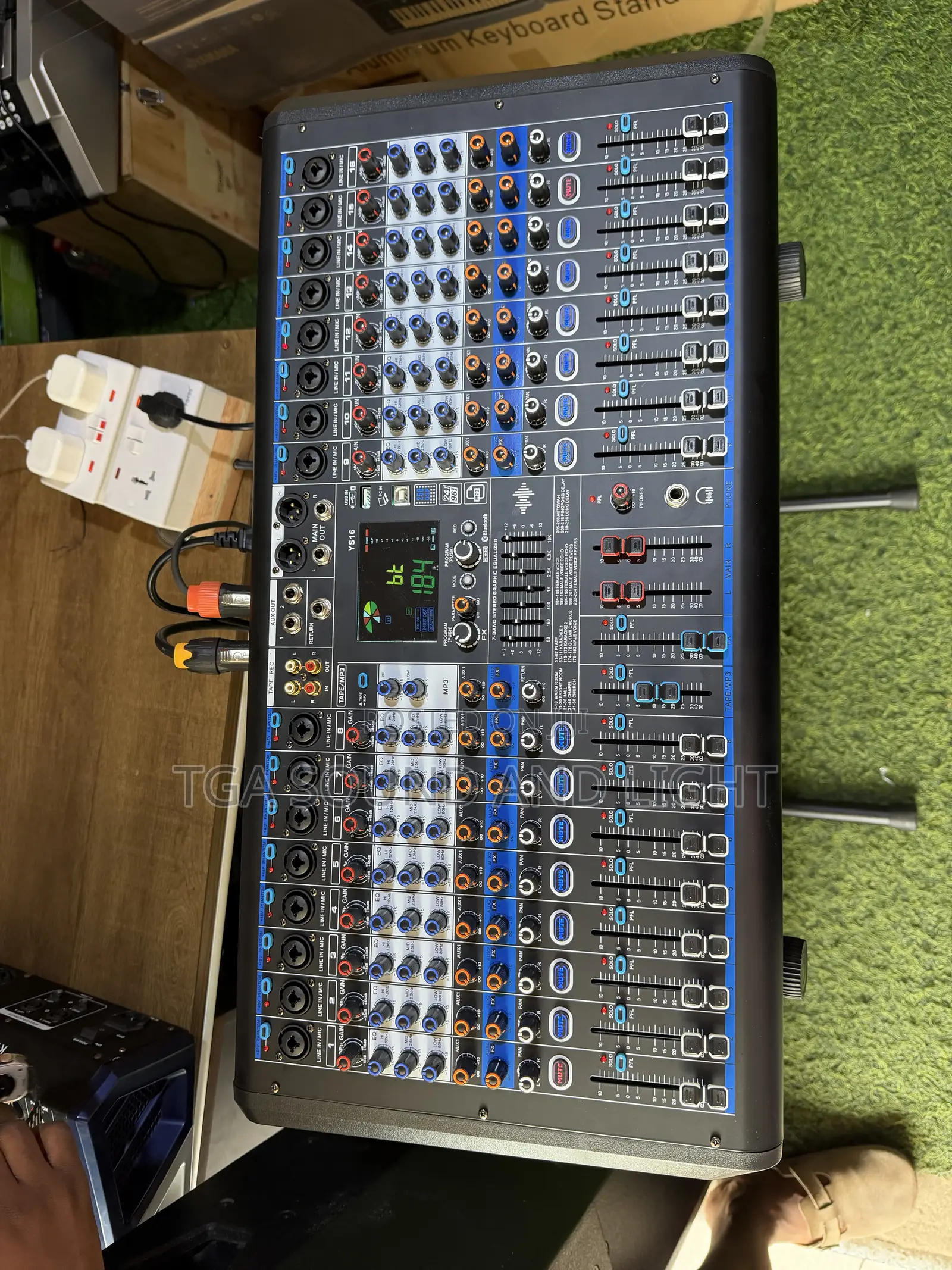 Yamaha YS16 16 Channels Powered Mixer With DSP Effects