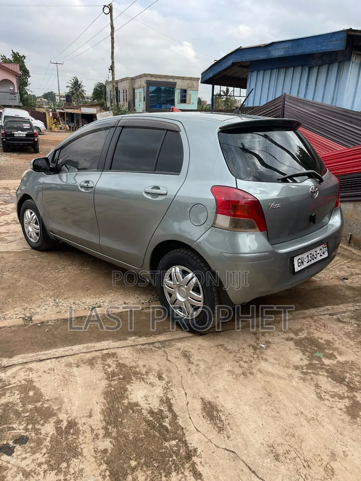 Toyota Vitz 2010 Silver