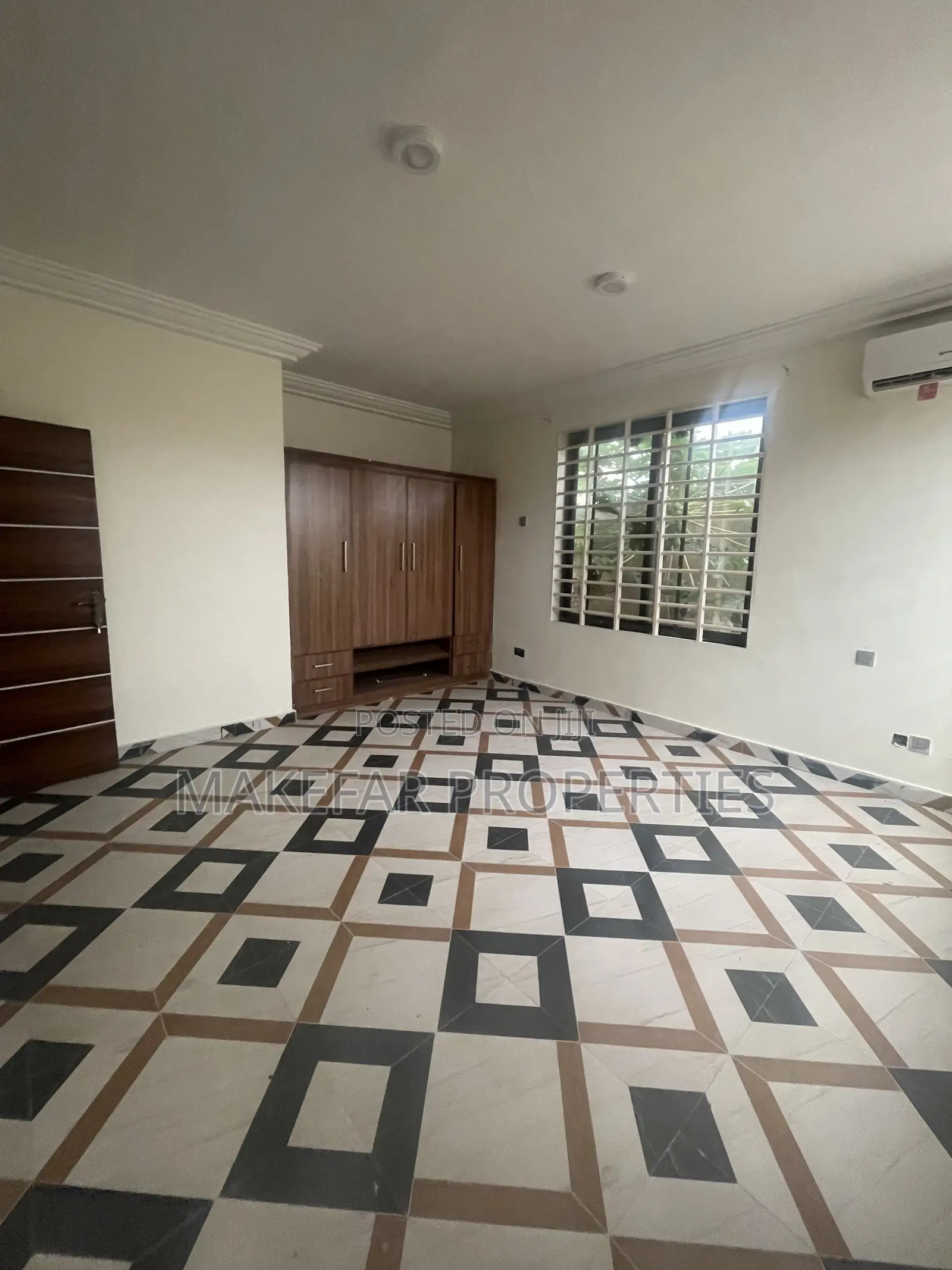 3bdrm Apartment in Ashaley Botwe for rent
