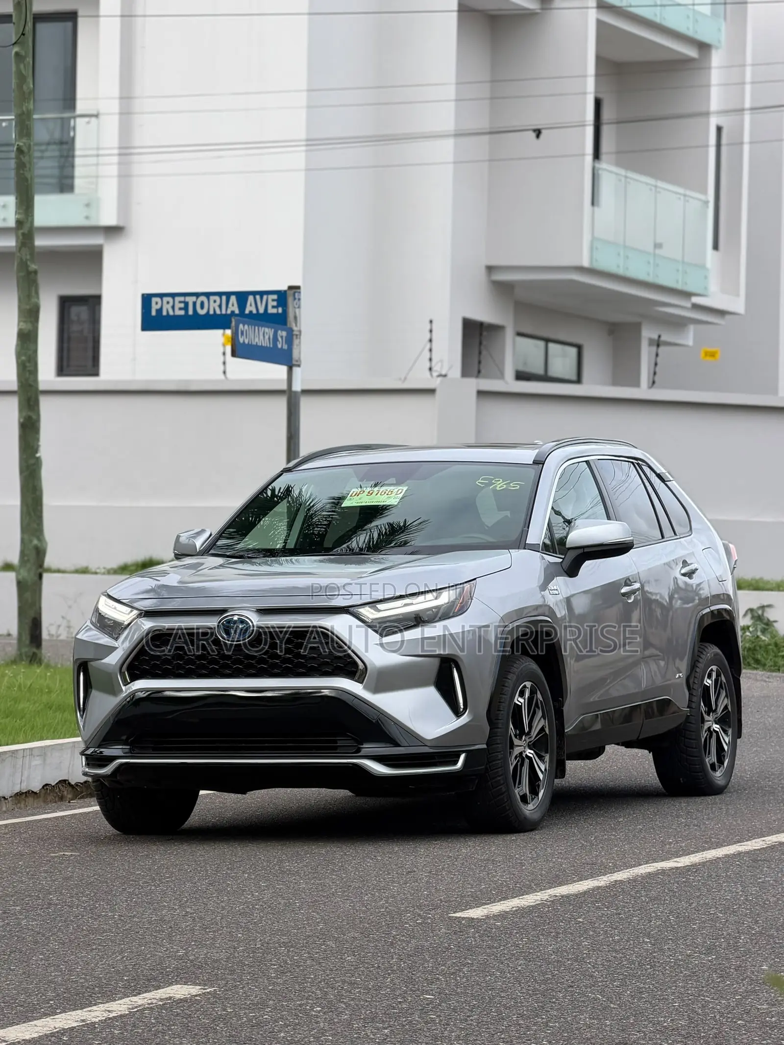 Toyota RAV4 XLE Premium AWD 2023 Silver