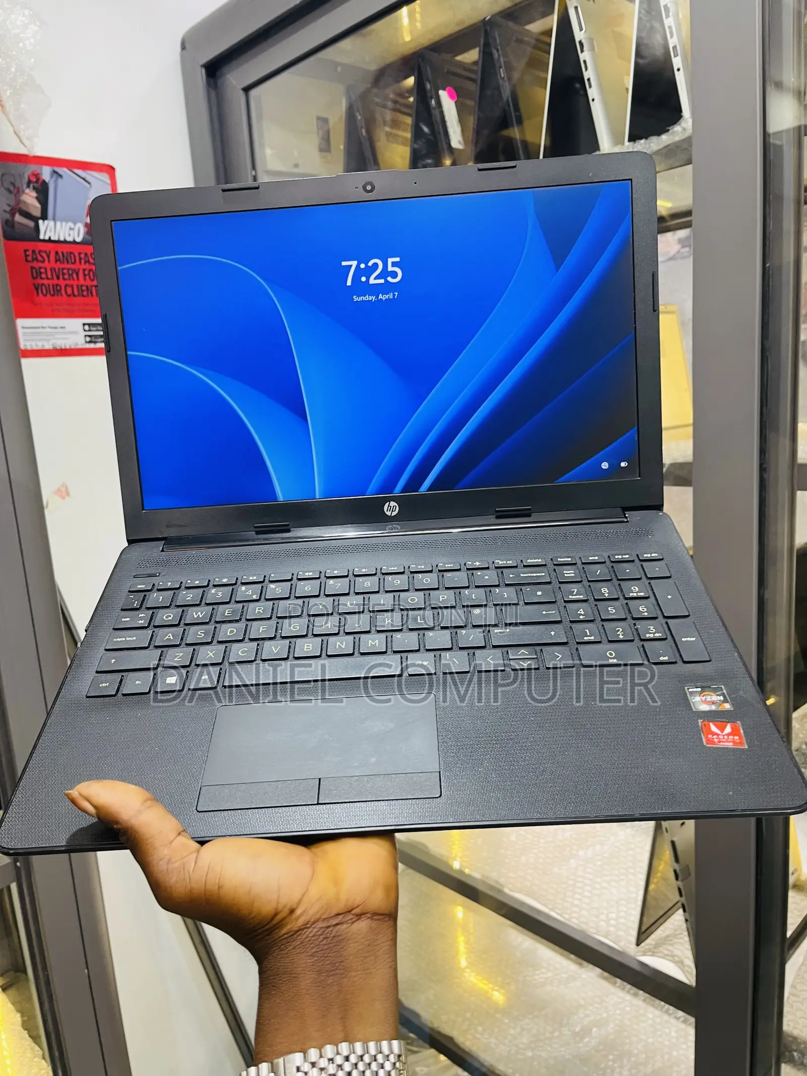 Laptop HP 15 8GB AMD Ryzen 5 HDD+SSD 320GB
