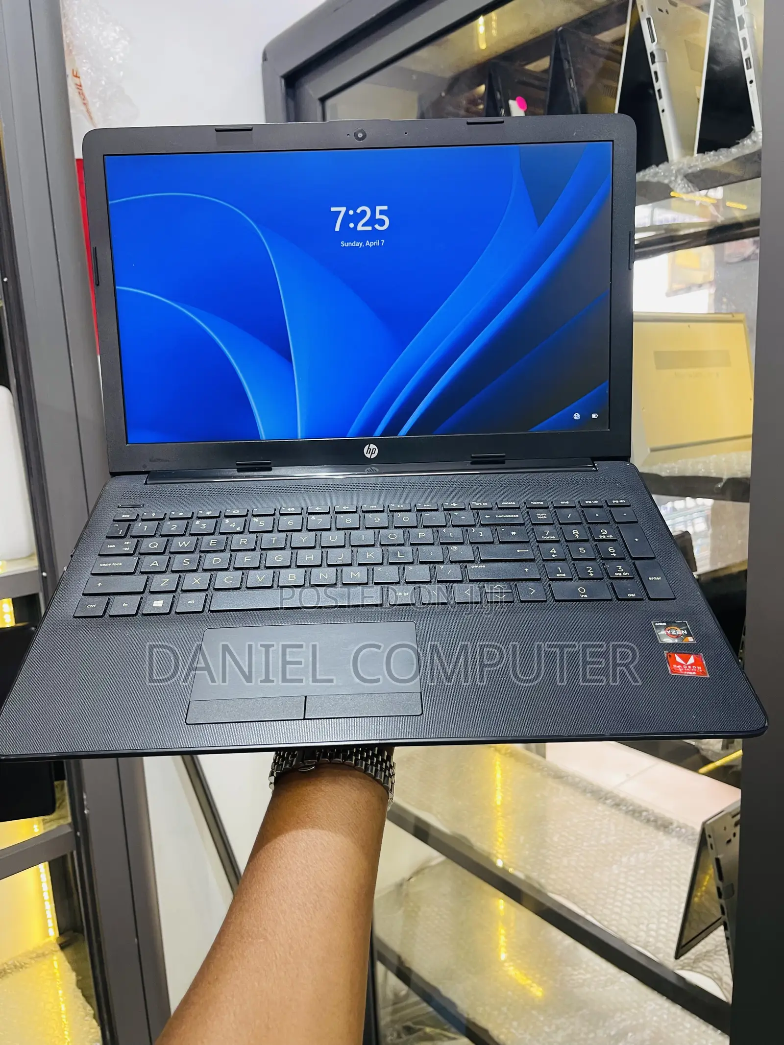 Laptop HP 15 8GB AMD Ryzen 5 HDD+SSD 320GB