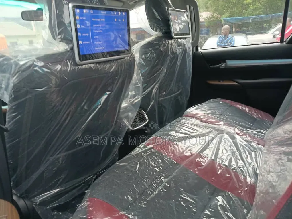 New Toyota Hilux 2025 Silver