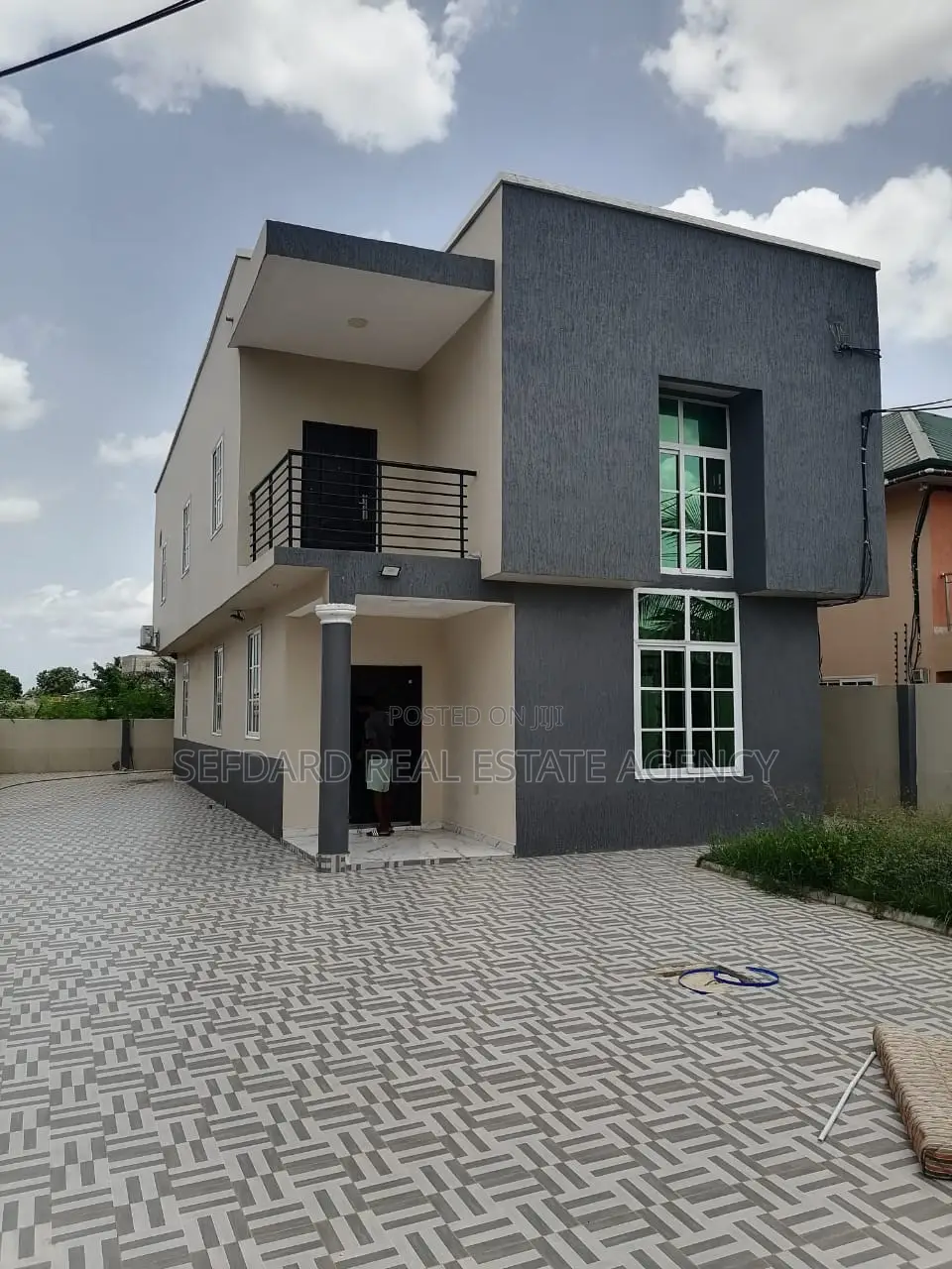 4bdrm Duplex in Sefdard Properties, Pokuase for rent
