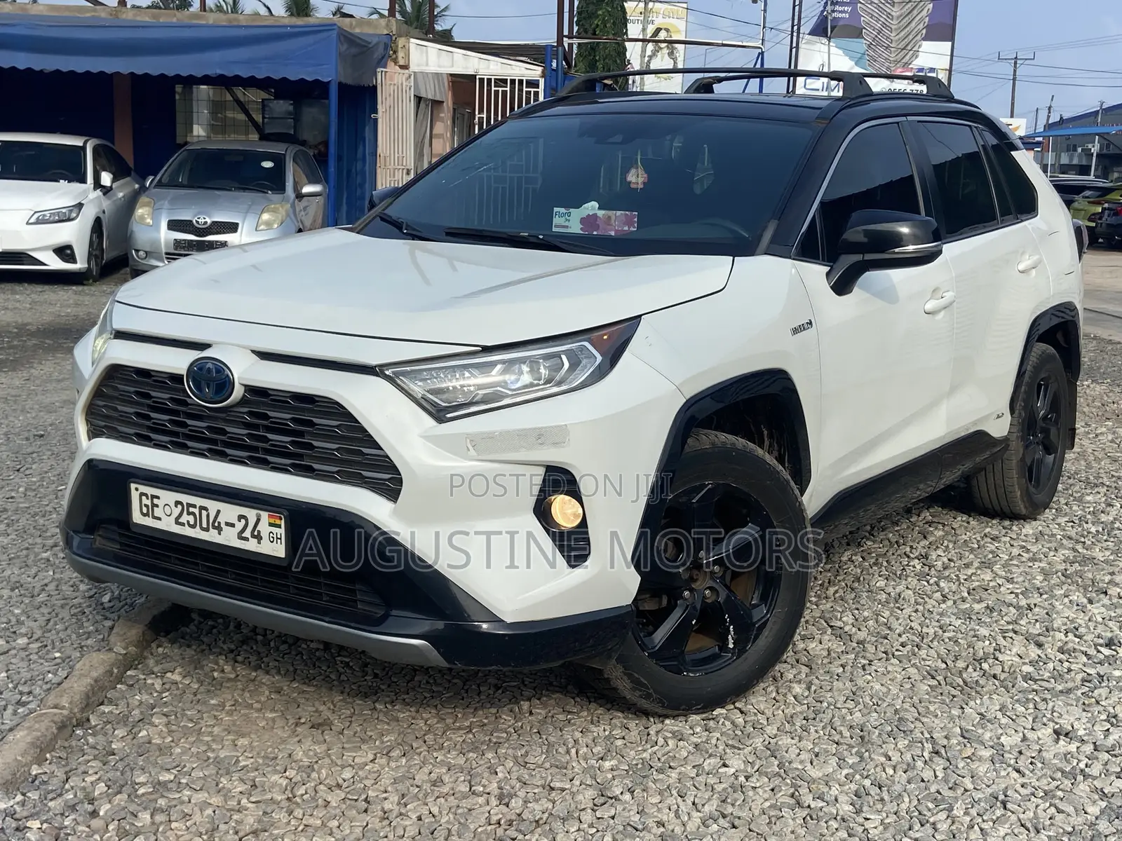 Toyota RAV4 XSE 2019 White