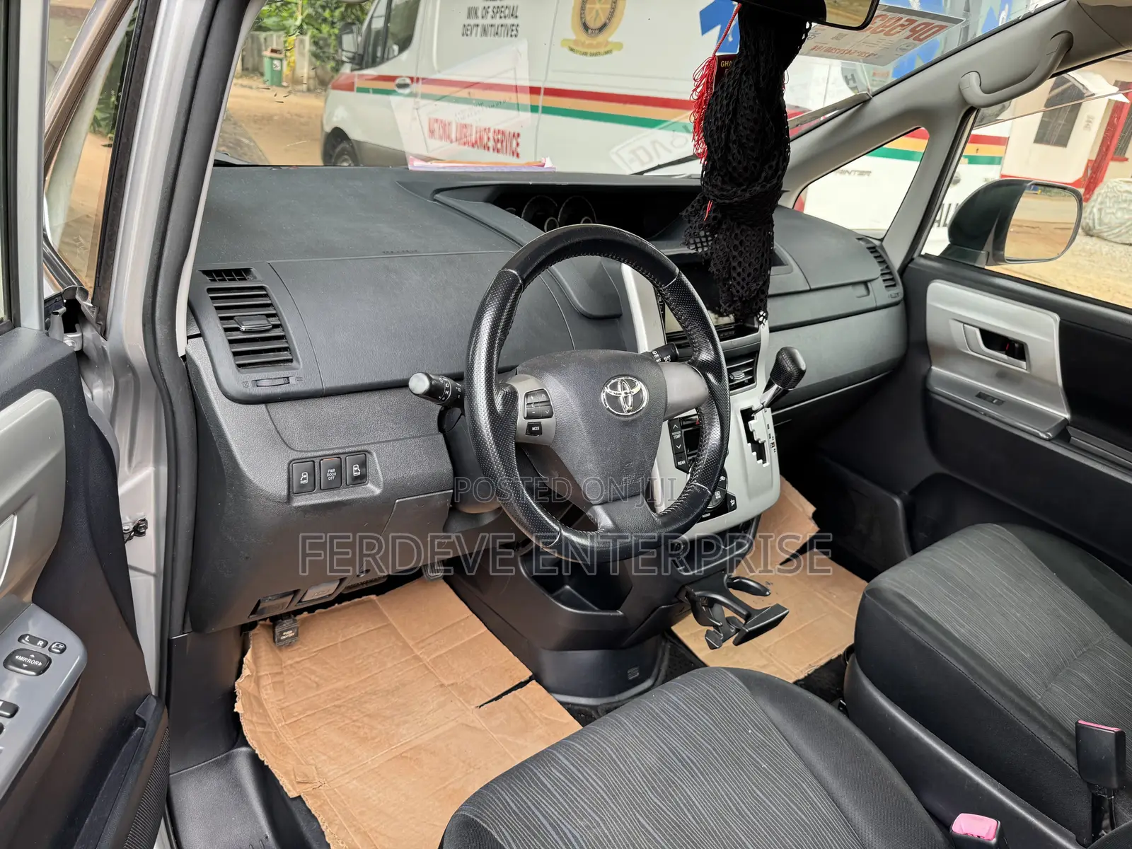 Toyota Voxy 2012 White