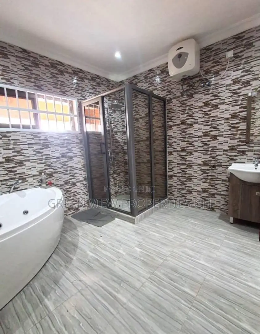 4bdrm Duplex in Ashaley Botwe for rent