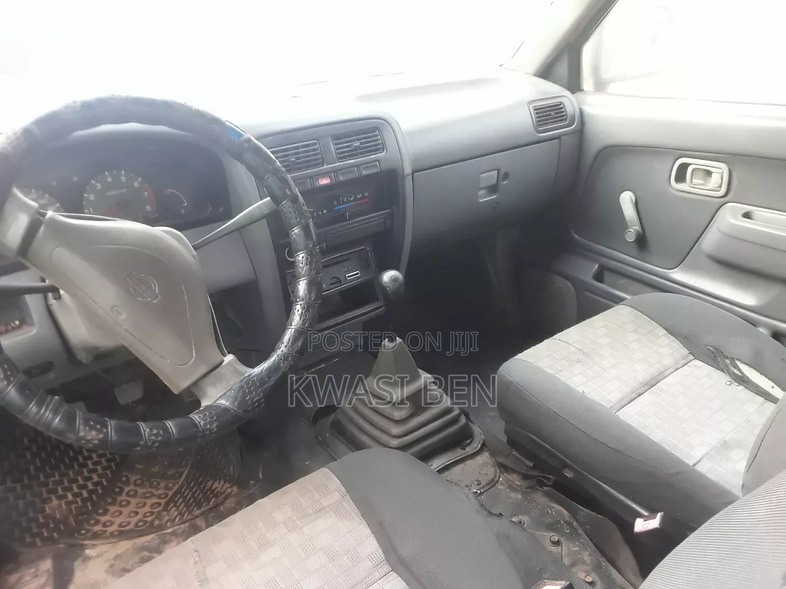 Nissan Hardbody 2004 Silver