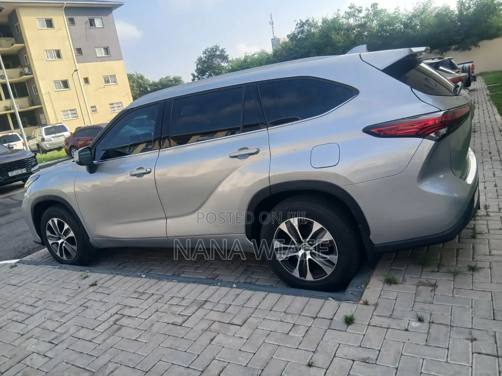 Toyota Highlander XLE 2022 Silver