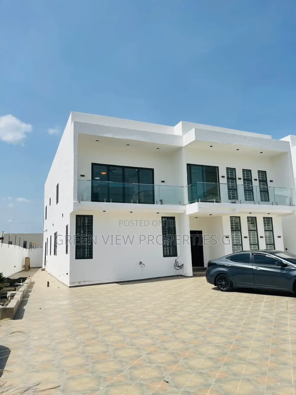 4bdrm Duplex in East Legon for sale