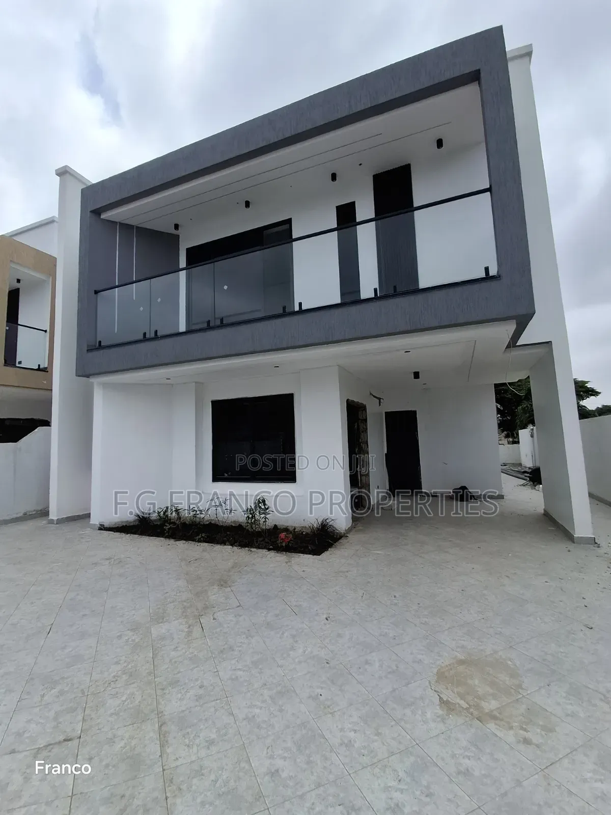3bdrm House in Kg Franco Properties, Baatsona Total for sale