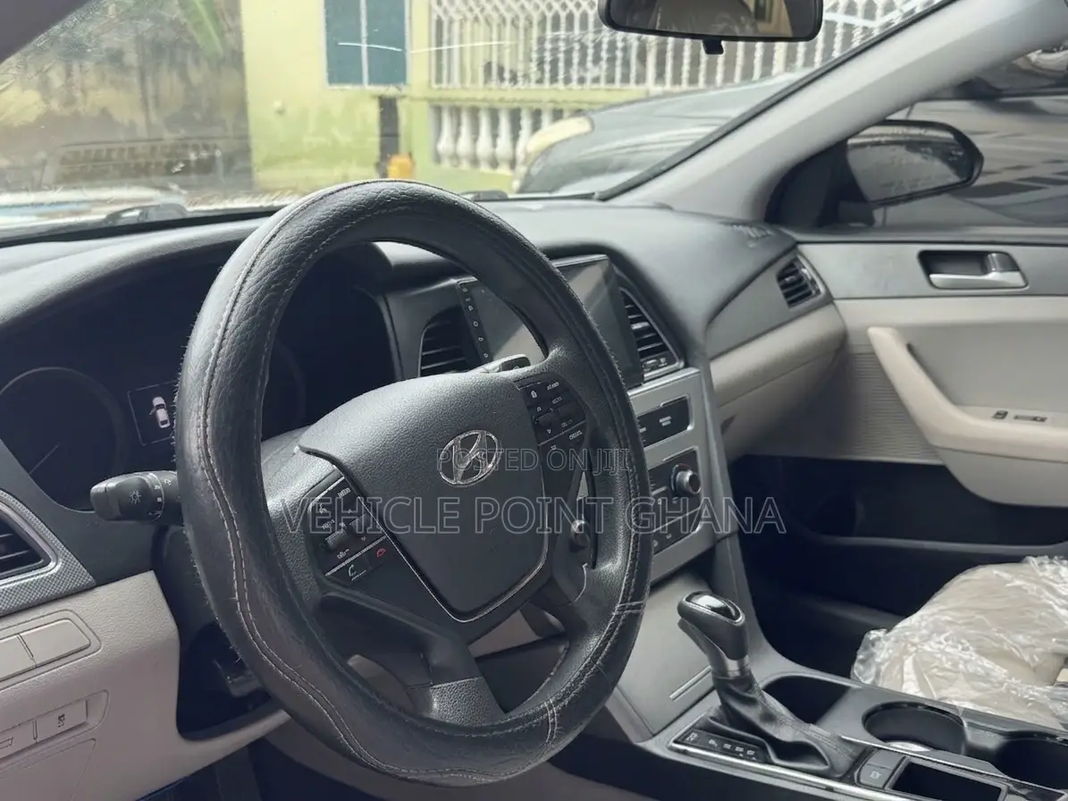 Hyundai Sonata Base Sedan FWD (2.4L 4cyl 6A) 2016 White