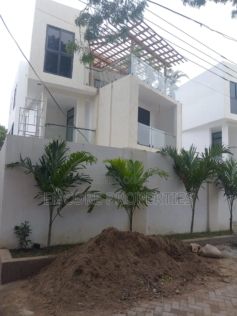 4bdrm Townhouse/Terrace in Labone for sale